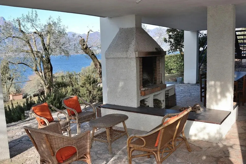 Villa Retr Alle Rossone - Sleeps 7 With Breathless Lake View in Torri del Benaco