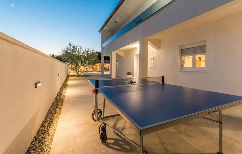Beautiful Home in Nadin With 5 Bedrooms, Wifi and Outdoor Swimming Pool