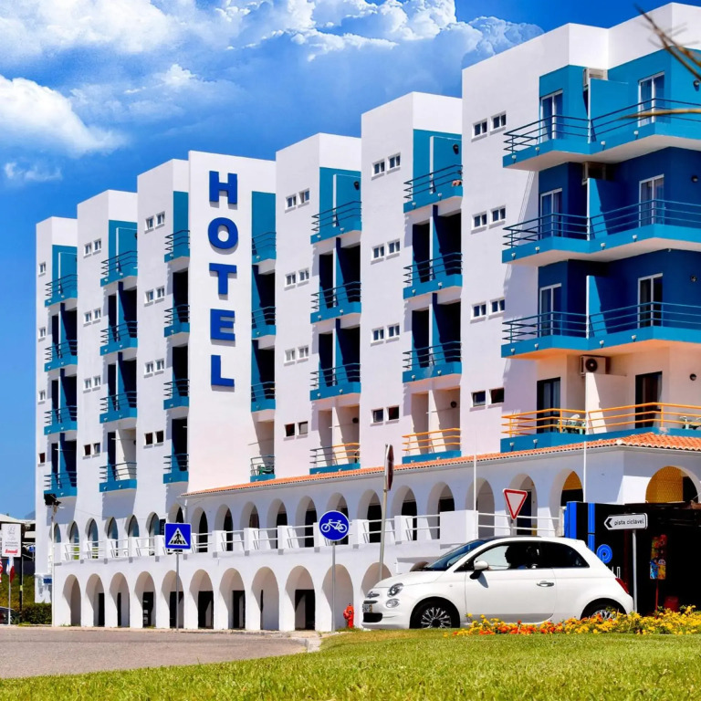 THE FOZ Beach Hotel