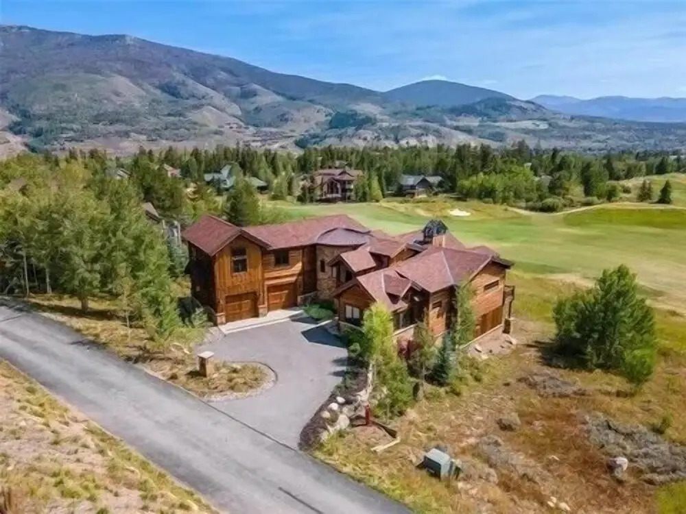 Mountain Oasis Dreams, 7 bedroom home with Hot tub, New listing! 8 Home by RedAwning