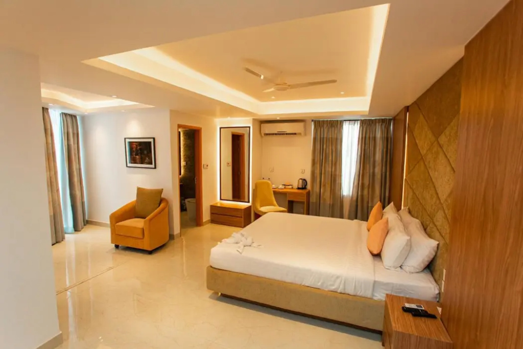 Royal Raj Hotel & Condominium