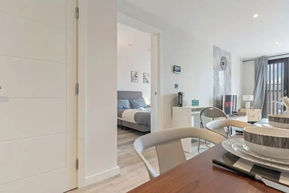 Meadow Haven 2 Bed 2 Bath, On-street Park, Netflix