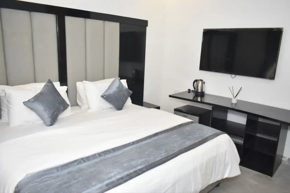 Rush Lagos Hotel Suites And Launge
