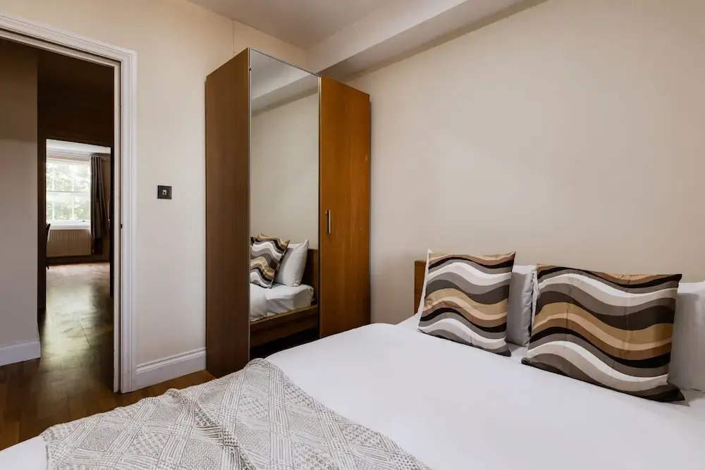 Warm Apartments in Queensway