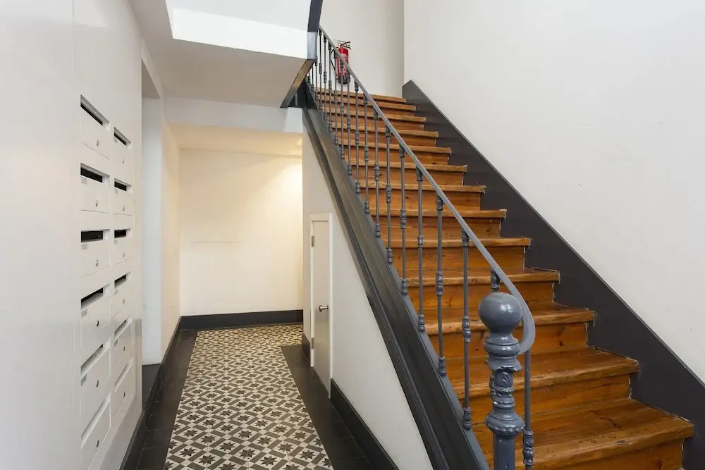 JOIVY Gorgeous 2-bed home, 3 mins from Lisbon Cathedral