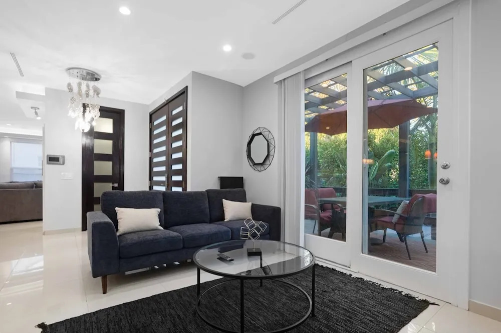 Walefield by Avantstay Mid-wilshire Home + Pool