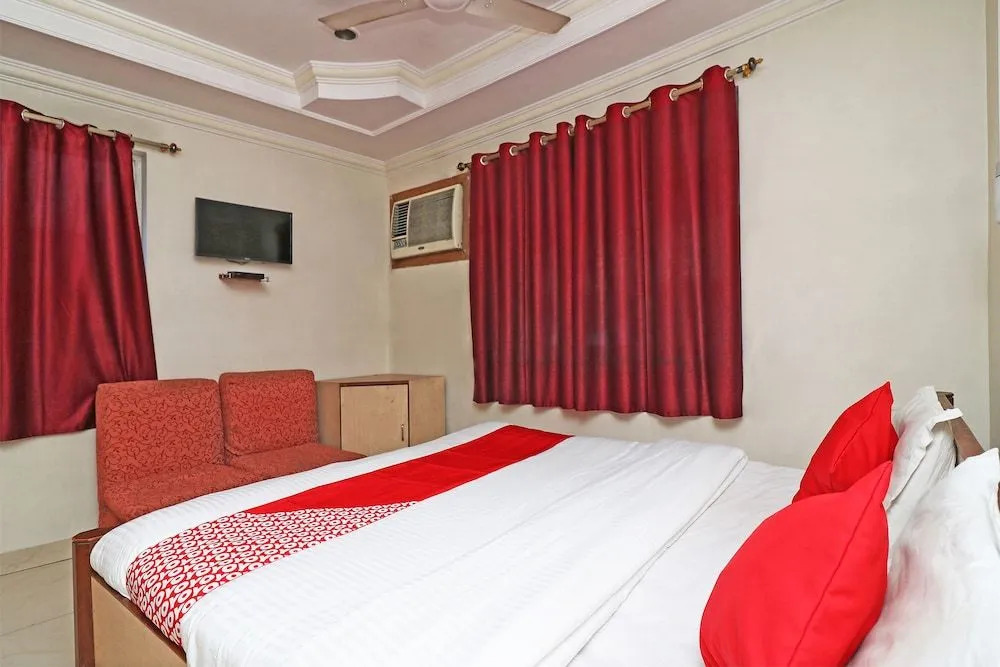 OYO 29941 Hotel Hukum Palace