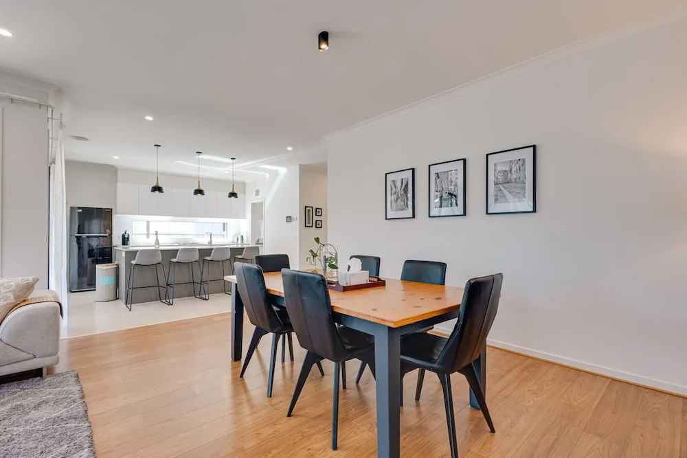 StayAU Newly Cozy Holiday House Tarneit
