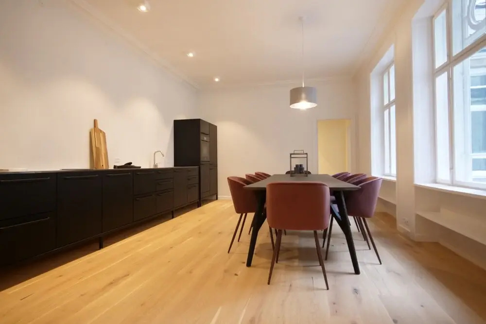Sanders King - Smart 4-bdr Apt in City Center