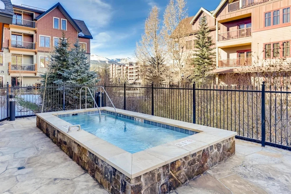 Luxury 4 Bedroom Penthouse Rental Off Main Street Within Walking Distance To Peak 9