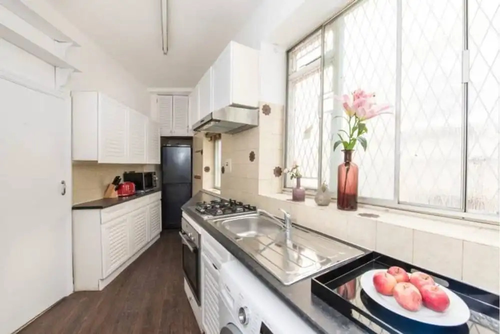 3 Bedroom House in Hampstead Village Sleeps 6