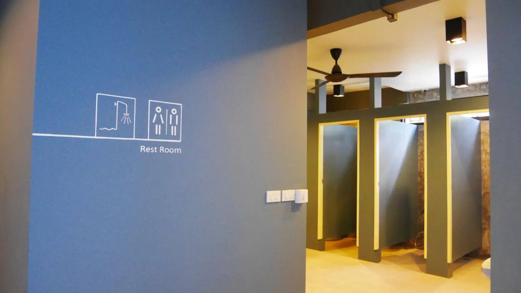 Amity Poshtel