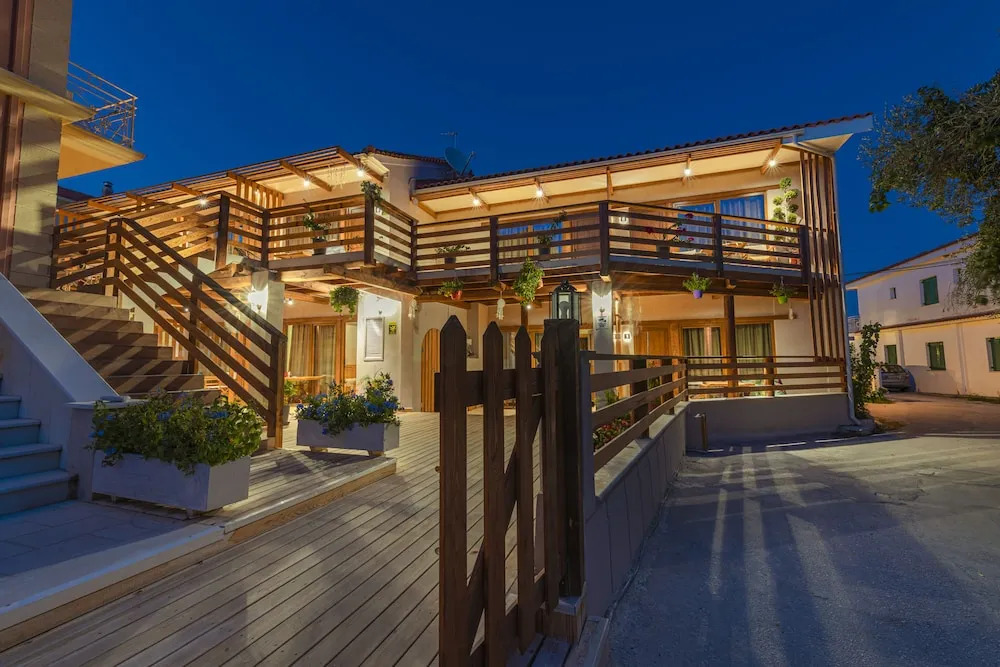 Ekati Mare Apartments