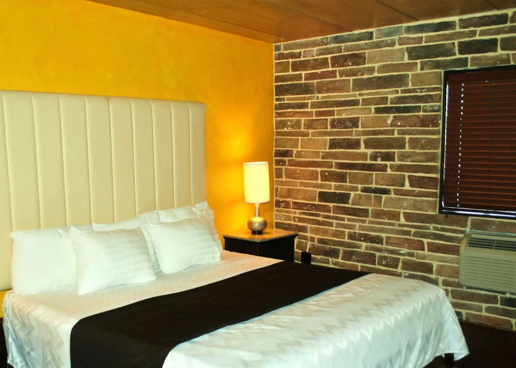 Surfside Motel