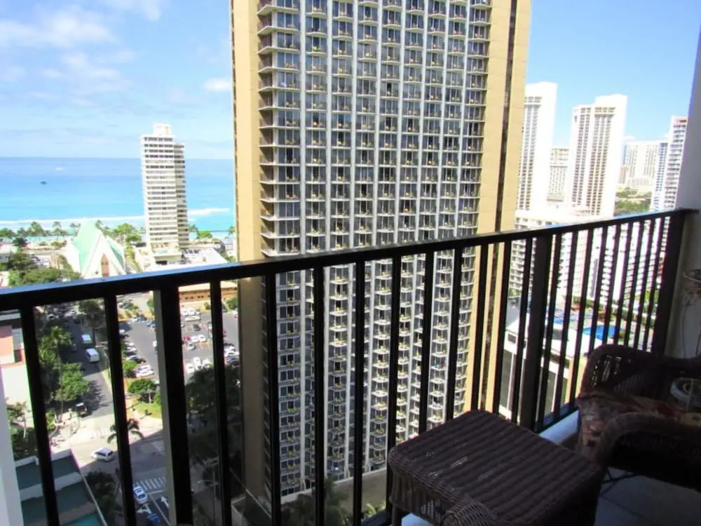 Waikiki Banyan Wb2402