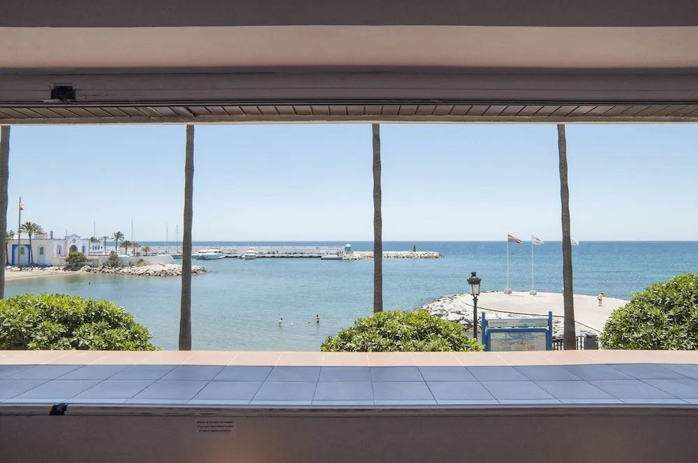 Eden Roc BeachFront Apartments