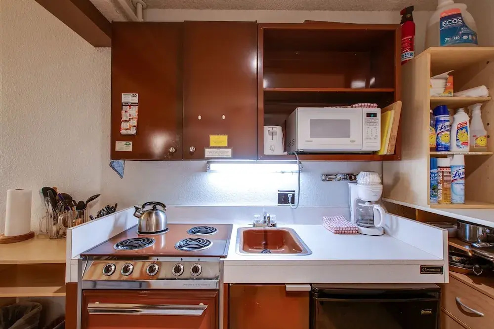 56SLL - Fireplace - Inexpensive - Kitchenette - Sleeps 4