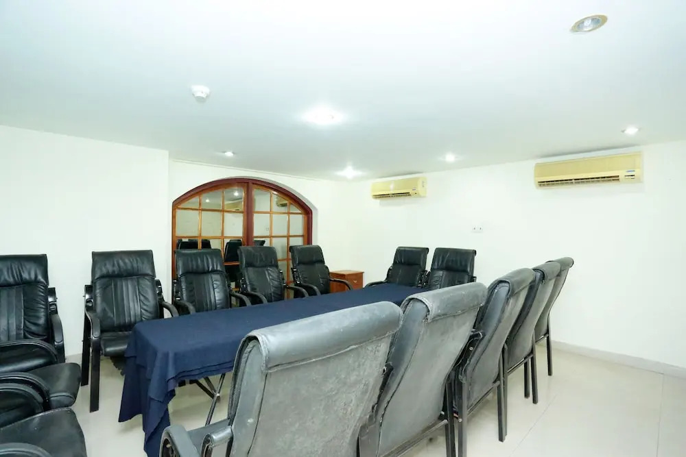 OYO Flagship  17345 MG Road