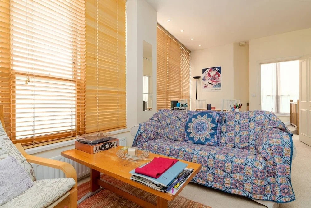 Charming 2 Bed Home In West Kensington Fits 4