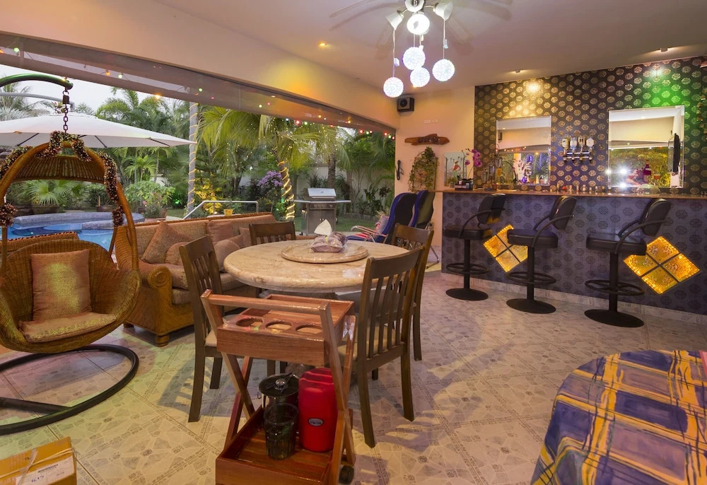Relaxing Palm Pool Villa