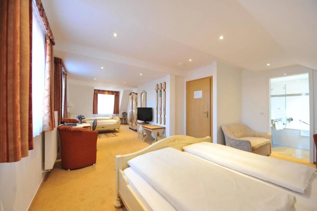 Hotel Tilman Riemenschneider by ANS