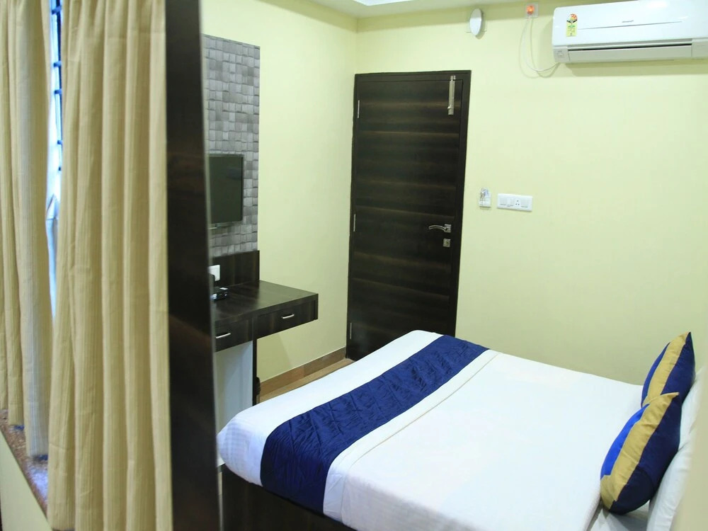 OYO 7790 Hotel Royal Height