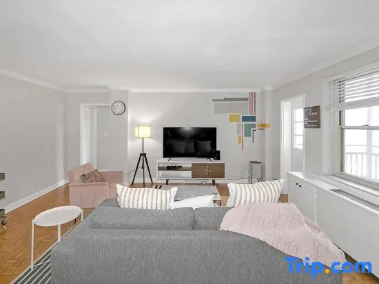 21st Floor Cozy Condo at the Center of DT ATL