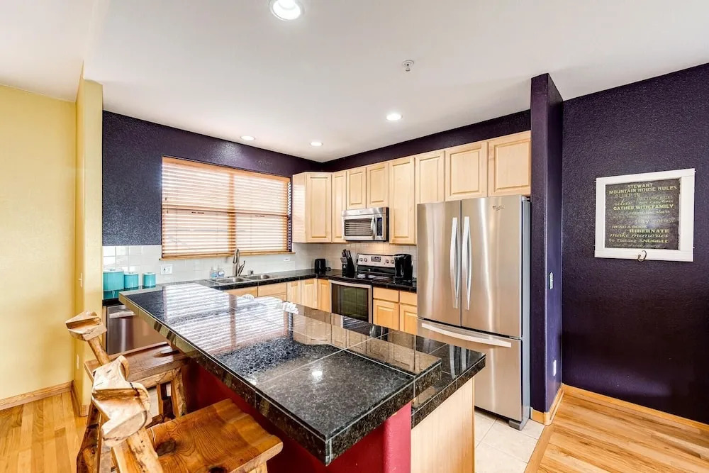 97A Exceptional Views, 4 BR, Central Location