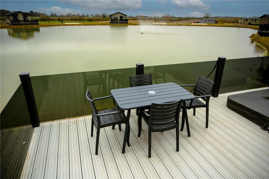 Sure Studio by Best Western Brackenborough Lakes & Resort