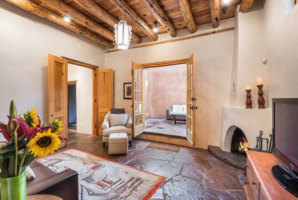 Corazon - Historic Luxury, Just Blocks to the Plaza, Excellent Outdoor Space
