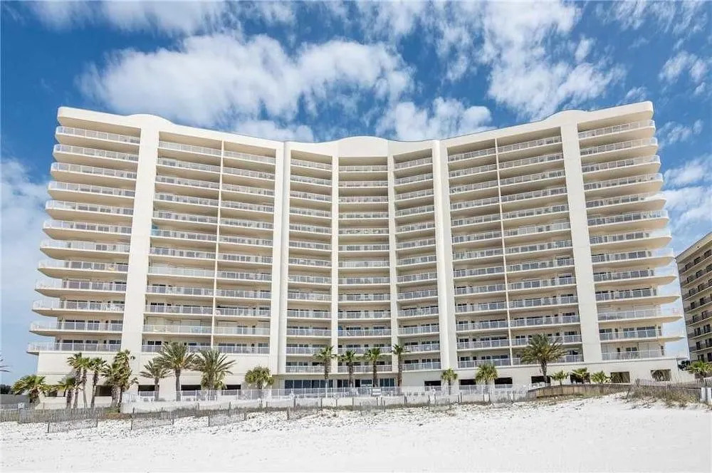 Admiral's Quarters 702 - 3 Br condo by RedAwning