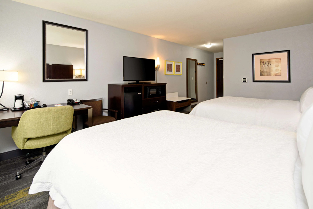Hampton Inn and Suites Bakersfield / Highway 58