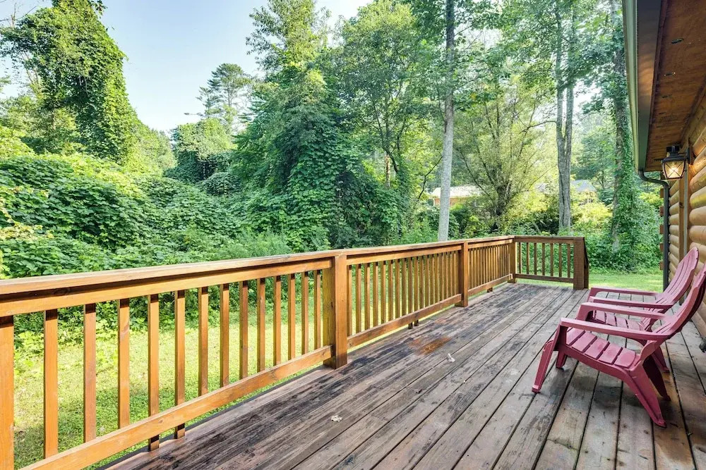 Secluded, Private! Forested Hendersonville Retreat
