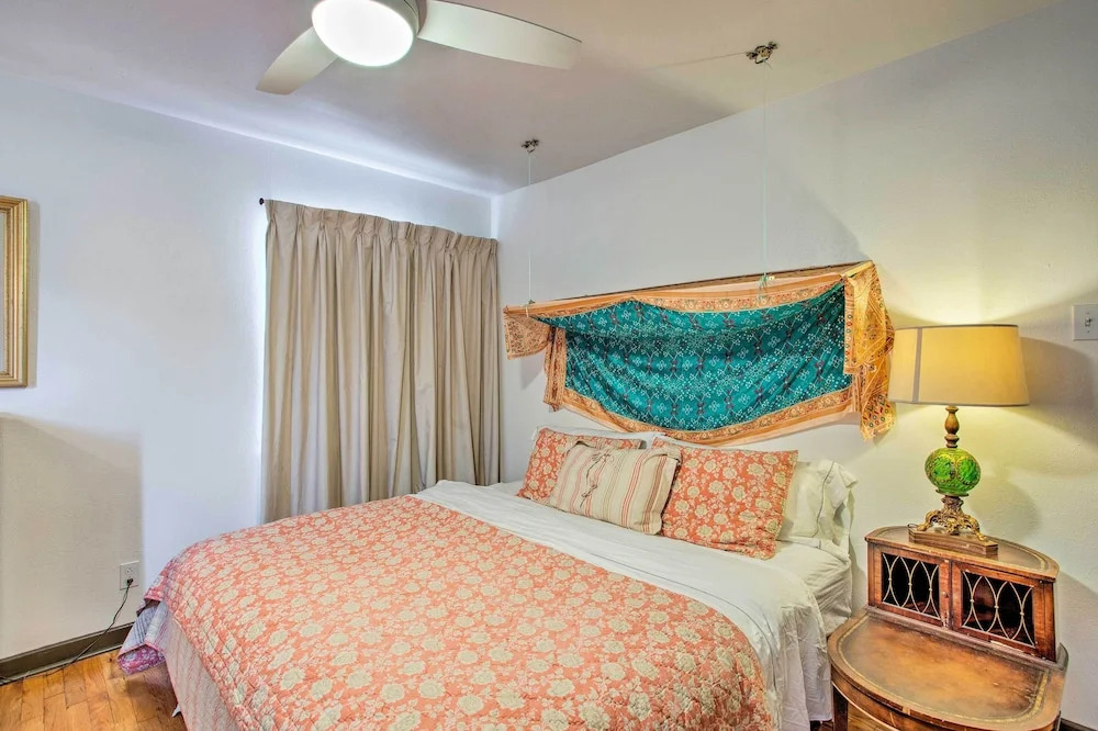 Pet-friendly River District Gem 5 Mi to Stockyards