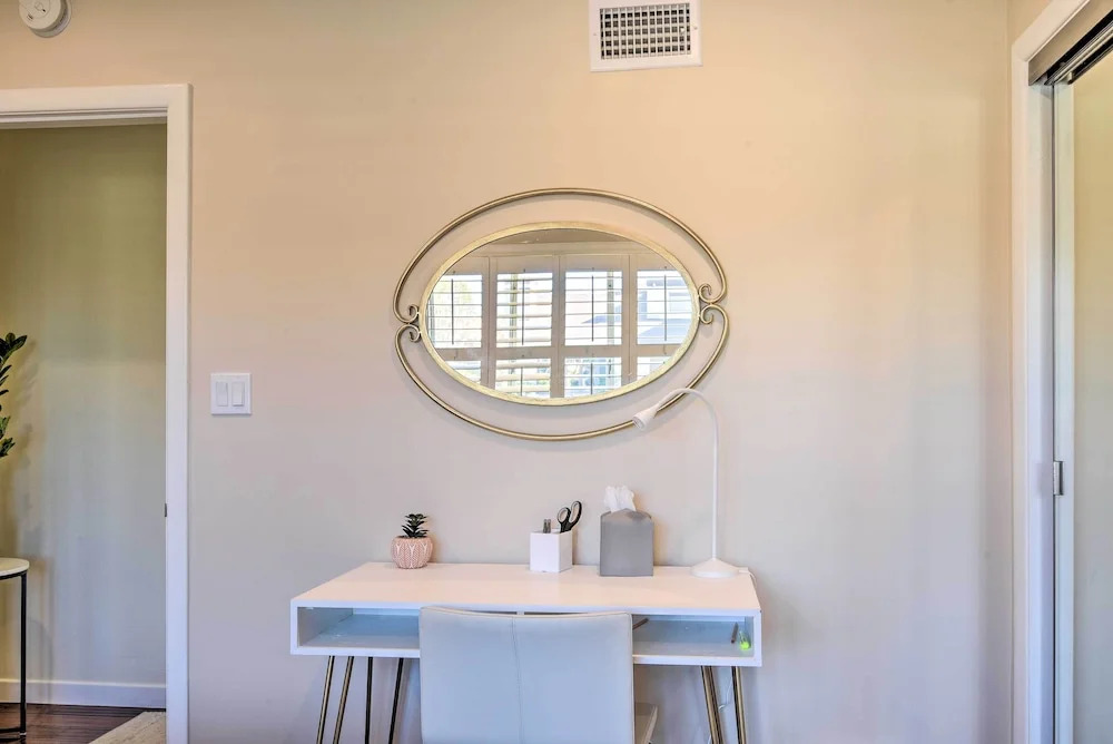 Los Angeles Suite w/ Covered Patio Area!