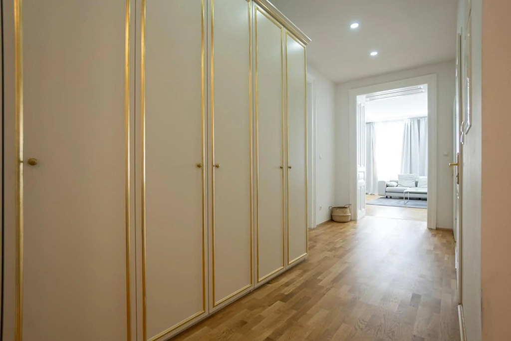 2 room apt with a balcony - 2 min to Michelbeuern AKH