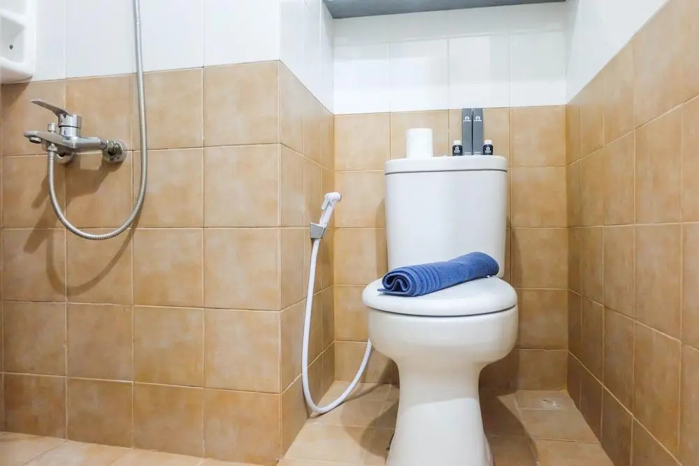 Warm and Cozy 2BR Green Pramuka Apartment near Mall