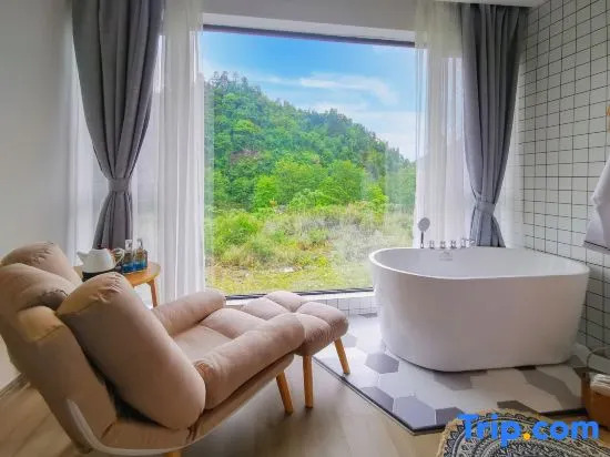 Fanjingshan Mountain and River Sample Homestay