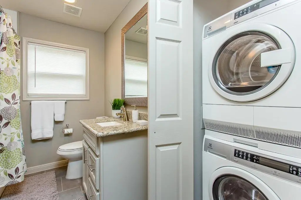 The Blue Door Bungalow - Luxury Home Downtown Houston