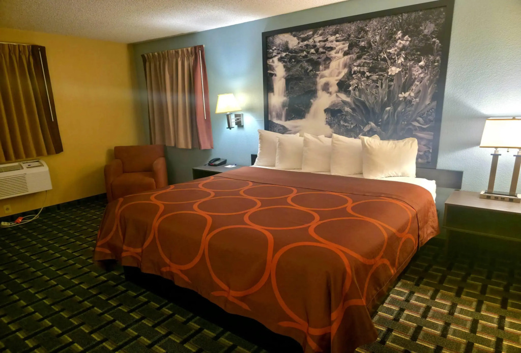 Super 8 by Wyndham Henderson North East Denver