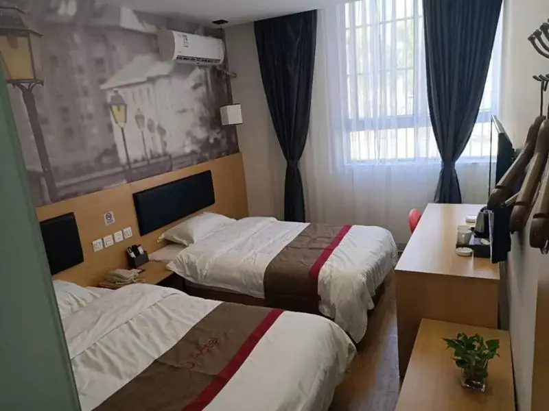 Thank Inn Chain Hotel Anhui Huaibei Lieshan District University Town Store