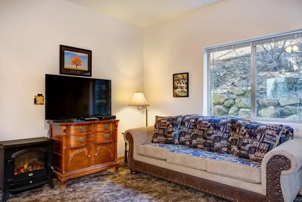 Yosemite Woods Duplex in Yosemite-Upper Unit