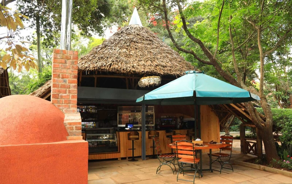The Giraffe Cottages Restaurant and Bar