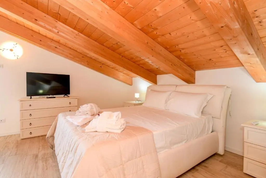 Rosa del Lago Apartment