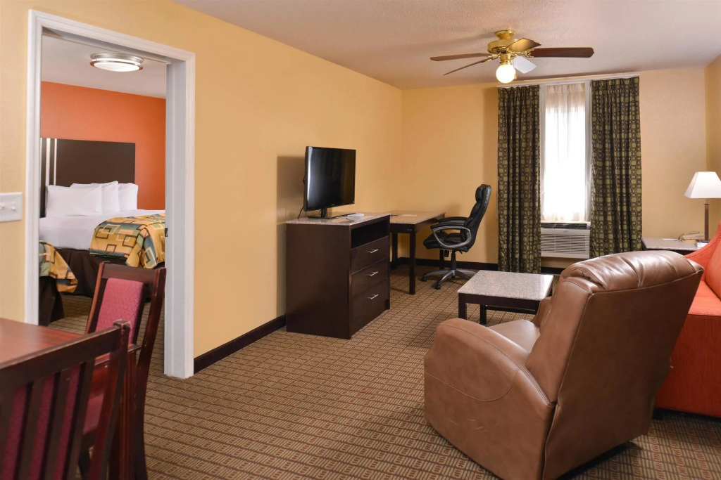 Douglas Inn & Suites