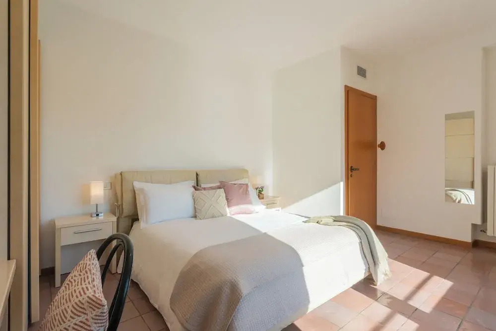 The Writers Nest Waterfront Villa by Rent All Como