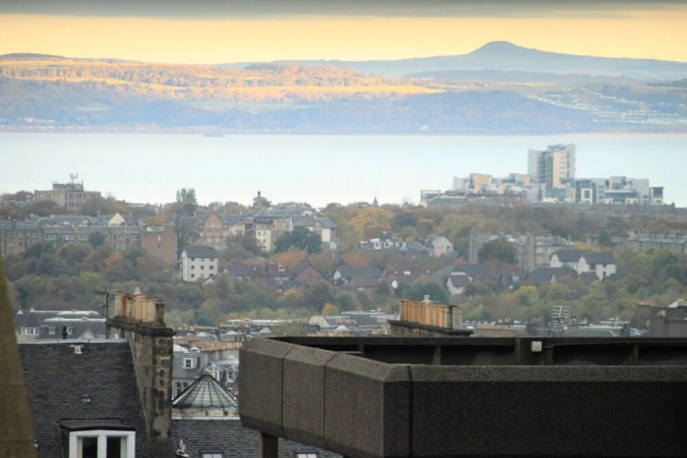 3 Bedroom Flat In Edinburgh City Centre