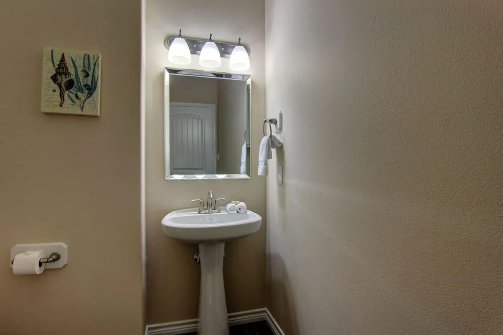 Beachside Bliss Bs404 3 Bedrooms 2.5 Bathrooms Condo