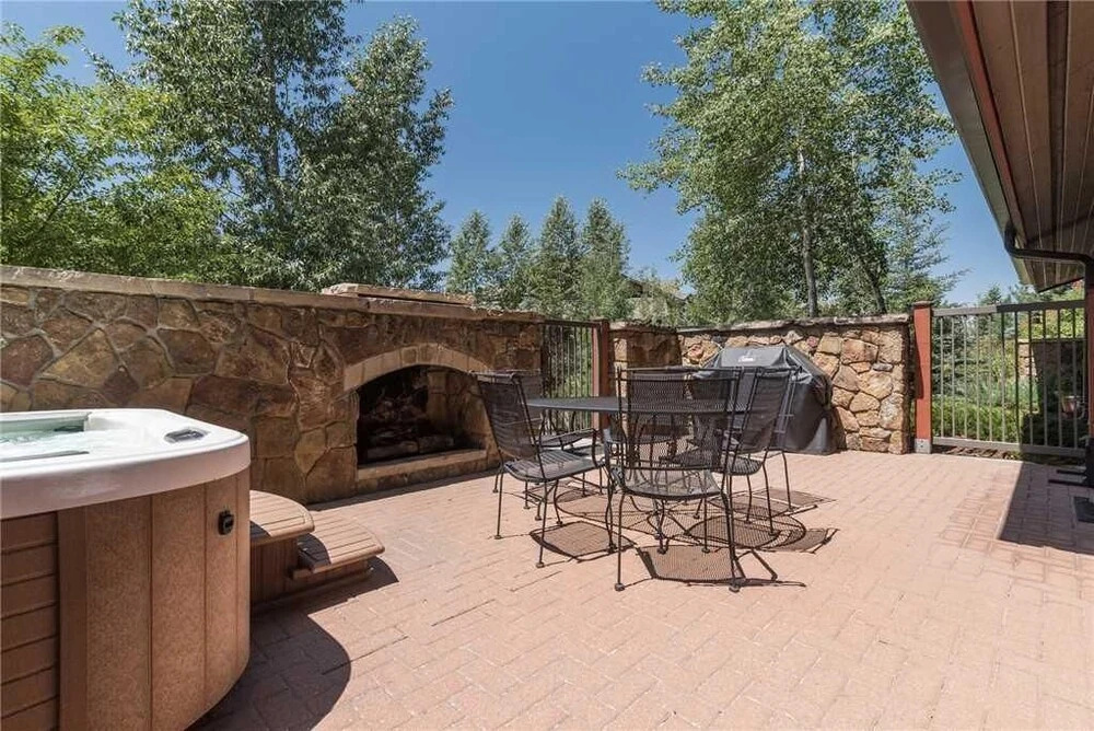 5111 Emerald Lodge, Trappeur's Crossing Apartment 2