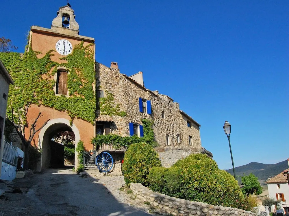 Nice House With Garden, Private Pool, Summer Kitchen and View of Mont Ventoux